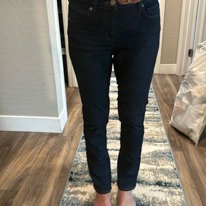 Selling Paige jeans straight leg. I’m 5’2